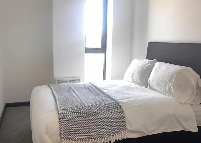 High Point 2 Bed * Bradford (West Yorkshire)