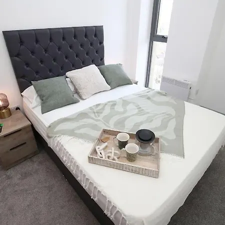 High Point 2 Bed Apartment *